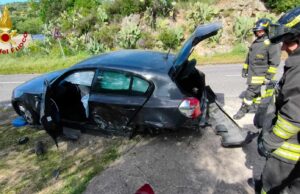 Olzai, brutto incidente all’uscita di una curva: un ferito e auto distrutte