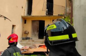 Laconi, tremenda esplosione per una fuga di gas: crolla una palazzina