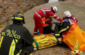 Olbia, 40enne scivola e si fa male in escursione