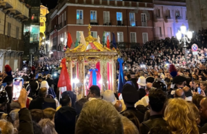 Folla gigantesca per il ritorno di Sant’Efisio: sciolto il voto