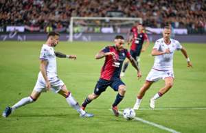 Cagliari, beffa su rigore al 102’: la Fiorentina vince 3-2