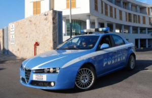 Olbia, tenta di imbarcarsi aggrappato ad un camion: fermato minorenne