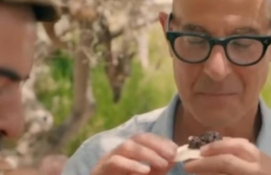 Stanley Tucci in Sardegna: “Il vostro sanguinaccio? È ottimo”