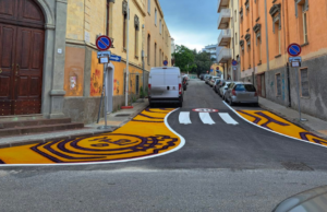 Sassari, gli studenti del liceo artistico abbelliscono l’ingresso dell’istituto