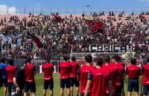 Cagliari, in 2.500 per l’allenamento all’Unipol Domus | La Nord: “Carica!”