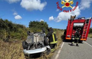 Nulvi, spaventoso incidente sulla sp17: auto esce di strada e si ribalta