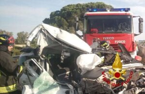Oristano, scontro violento tra un’auto e un furgone sulla 131: ferita una donna