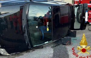 Predda Niedda, automobilista perde il controllo e si ribalta con la macchina