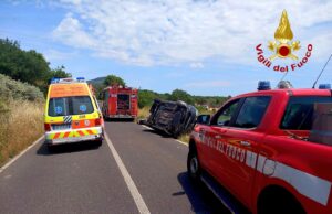 Auto si ribalta al bivio per Birori: conducente in codice rosso