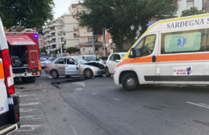Cagliari, schianto in viale Marconi: auto distrutta, un ferito al Brotzu