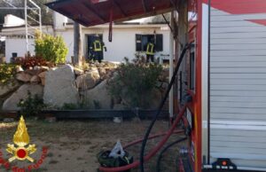 Paura a Loceri, incendio devasta una casa