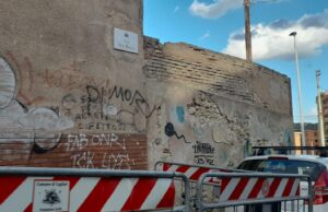 Cagliari: cadono calcinacci in strada, residenti senza parcheggio