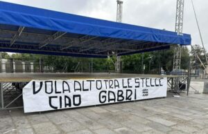 Olbia, dolore e lacrime per Gabriele: in migliaia al suo funerale