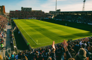 Cagliari da record: prima in Italia per riempimento dello stadio