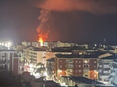 Locale in fiamme al Poetto di Quartu: si pensa a una fuga di gas | Video