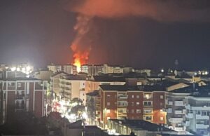 Locale in fiamme al Poetto di Quartu: si pensa a una fuga di gas | Video