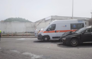 Scontro tragico tra auto a Oristano: anziano muore in ospedale