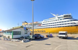 Sbarca con 60 ovuli di eroina e cocaina, arrestata a Porto Torres