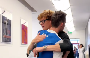 Abbraccio tra Sinner e Tortu al Coni: tifosi in visibilio