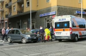 Cagliari, ciclista investito da un’auto: è polemica sulla pista ciclabile