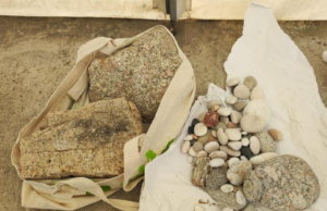 Olbia: si imbarcano con pietre rubate a San Teodoro, turisti fermati