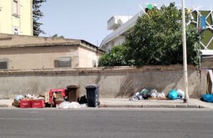 Cagliari: rifiuti abbandonati in viale La Plaia, l’ira dei residenti
