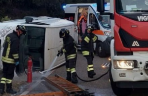 Spavento a Olbia: anziano finisce fuori strada e si ribalta