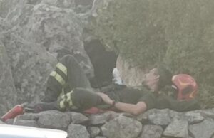 Incendio a Orotelli, la foto dell’agente del Corpo forestale è virale