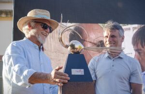 Zola superstar a Banari: vince il Premio Cipolla Dorata 2024