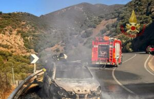 Auto in fiamme a San Nicolò Gerrei: salvo il conducente