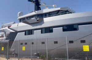 Il mega yatch di Jeff Bezos è approdato al porto di Cagliari