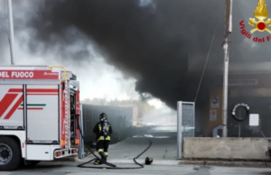 Spaventoso incendio a Senorbì: evacuato un ristorante