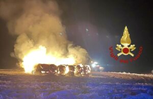 Fuoco nelle campagne di Oschiri: intervento dei vigili del fuoco