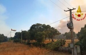 Paulilatino, l’aria è irrespirabile: altro grosso incendio in agro
