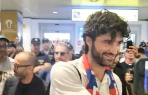 Cagliari, Luperto è sbarcato in Sardegna: “Forza Casteddu!”