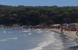 Tragedia a Porto Pino: 24enne perde la vita in spiaggia