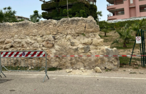 Pericolo a Cagliari: transennato muraglione in via Bainsizza