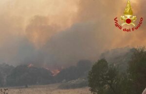 Incendi nel Nuorese, ancora in corso le operazioni di spegnimento
