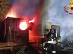 Budoni, attentato incendiario nella notte: in fiamme un’auto e un container
