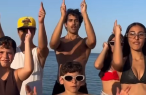 L’estate felice a Orosei: Mahmood balla e canta coi cugini