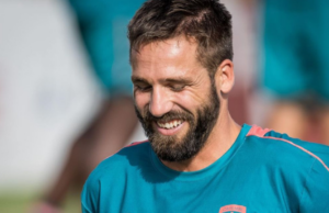 “Dai Sergione!”: il saluto di Pavoletti ad un tifoso rossoblù | Video