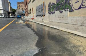 Cagliari, disagi in via Sassari: perdita d’acqua davanti alla stazione dei bus