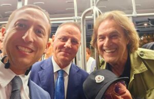 Incontro insolito per l’onorevole Giagoni: foto con i Ricchi e Poveri