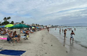 Ferragosto di caldo e mare a Cagliari, ma a Olbia arriva la pioggia