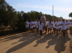 Corsa degli scalzi a Cabras: San Salvatore è nel suo santuario