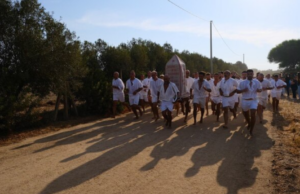 Corsa degli scalzi a Cabras: San Salvatore è nel suo santuario