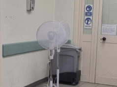 Santissima Trinità, 12 ore in attesa con un ventilatore