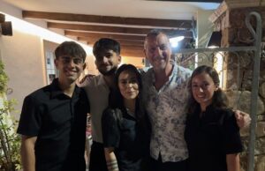 Vacanze in Sardegna per Amadeus, il presentatore fa tappa a Chia