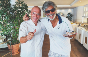 Fiorello in vacanza a Pula: (quasi) irriconoscibile con la barba lunga