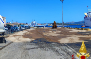 La Maddalena, grave falla di un’autobotte: gasolio in acqua